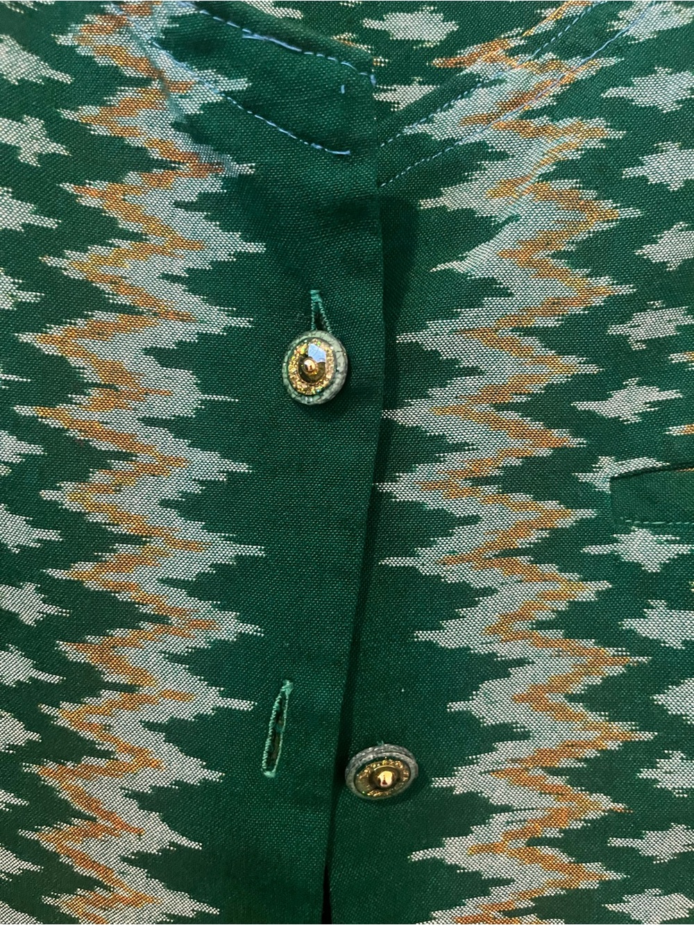 Green Patterned Sleeveless Button-Front Top - Picture 2 of 9